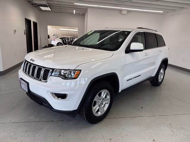 2017 Bright White Clearcoat Jeep Grand Cherokee Laredo 4X4 SUV