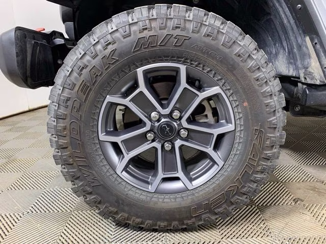 2024 Granite Crystal Metallic Clearcoat Jeep Gladiator Mojave 4X4 Truck