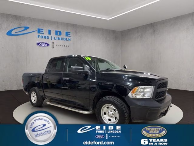 2019 Diamond Black Crystal Pearlcoat Ram 1500 Classic Tradesman 4X4 Truck