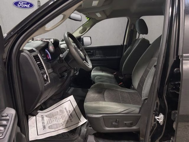 2019 Diamond Black Crystal Pearlcoat Ram 1500 Classic Tradesman 4X4 Truck