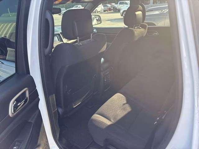 2017 Bright White Clearcoat Jeep Grand Cherokee Laredo 4X4 SUV