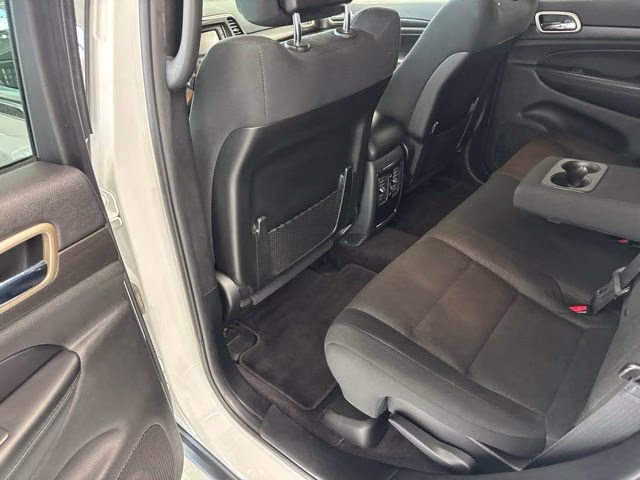 2017 Bright White Clearcoat Jeep Grand Cherokee Laredo 4X4 SUV