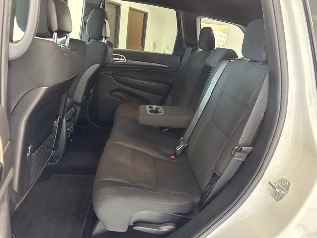 2017 Bright White Clearcoat Jeep Grand Cherokee Laredo 4X4 SUV
