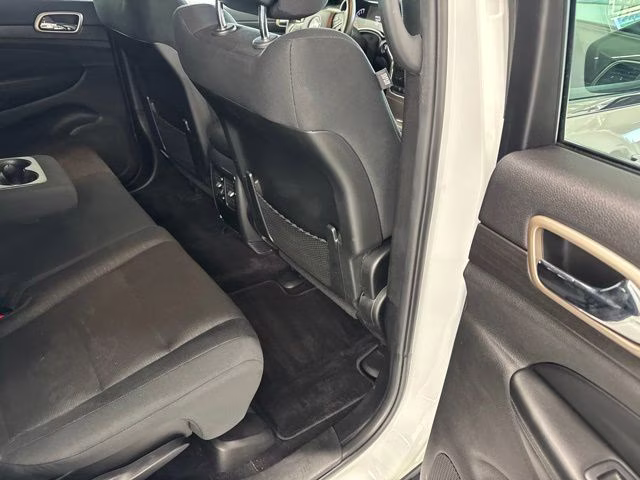2017 Bright White Clearcoat Jeep Grand Cherokee Laredo 4X4 SUV