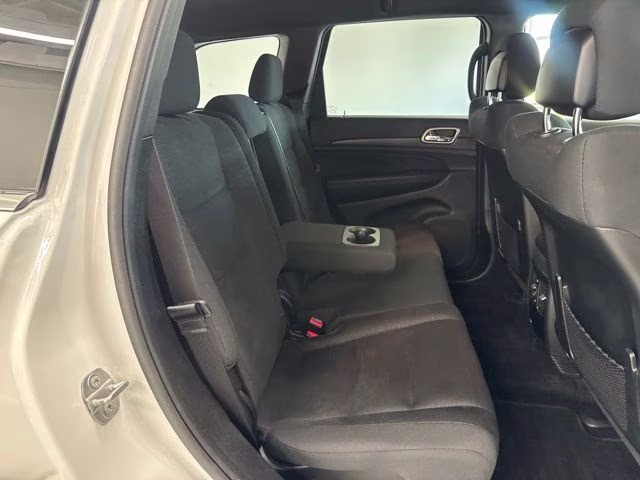 2017 Bright White Clearcoat Jeep Grand Cherokee Laredo 4X4 SUV