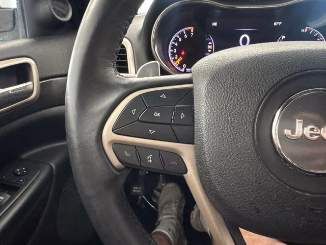 2017 Bright White Clearcoat Jeep Grand Cherokee Laredo 4X4 SUV