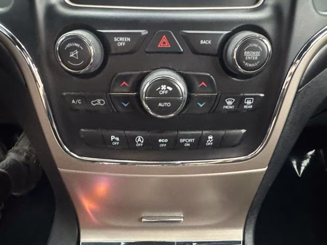 2017 Bright White Clearcoat Jeep Grand Cherokee Laredo 4X4 SUV