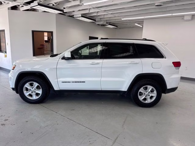 2017 Bright White Clearcoat Jeep Grand Cherokee Laredo 4X4 SUV