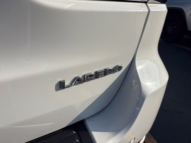 2017 Bright White Clearcoat Jeep Grand Cherokee Laredo 4X4 SUV