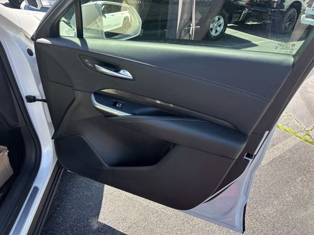 2019 Crystal White Tricoat Cadillac XT4 FWD Sport FWD SUV