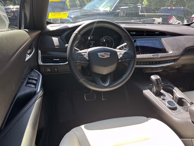 2019 Crystal White Tricoat Cadillac XT4 FWD Sport FWD SUV