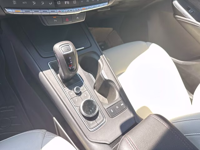 2019 Crystal White Tricoat Cadillac XT4 FWD Sport FWD SUV