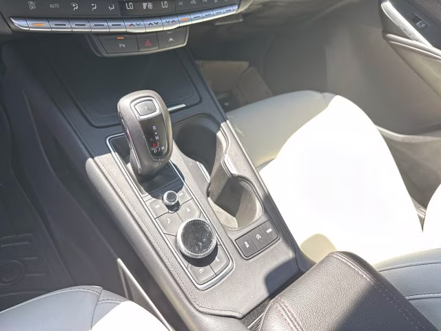 2019 Crystal White Tricoat Cadillac XT4 FWD Sport FWD SUV