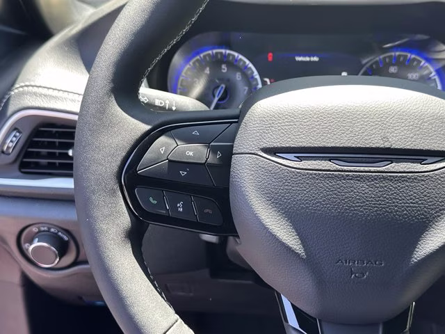 2027 Bright White Clearcoat Chrysler Pacifica Limited FWD Van
