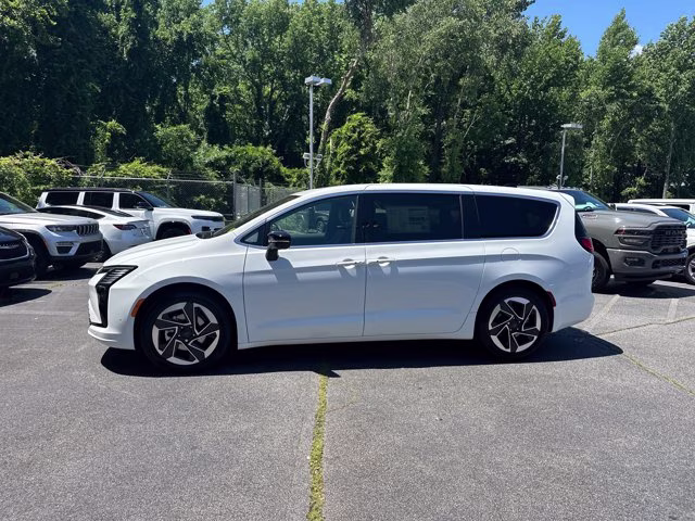 2027 Bright White Clearcoat Chrysler Pacifica Limited FWD Van