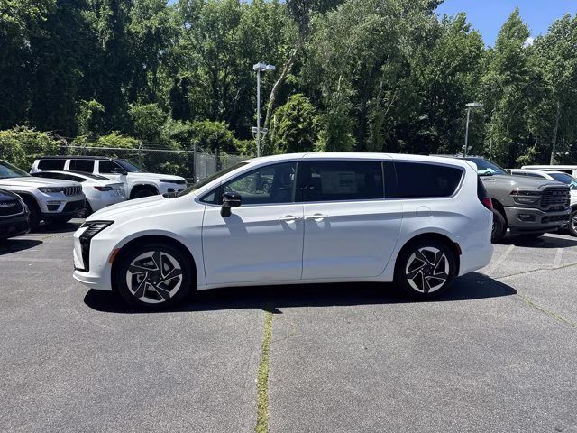 2027 Bright White Clearcoat Chrysler Pacifica Limited FWD Van