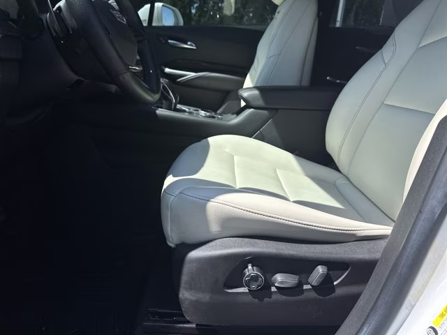 2019 Crystal White Tricoat Cadillac XT4 FWD Sport FWD SUV