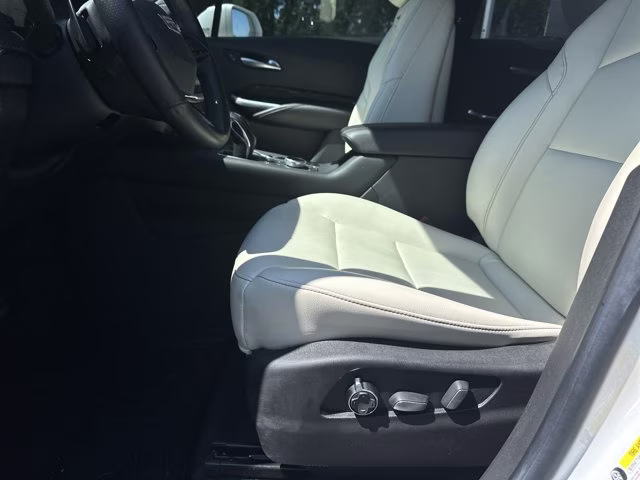 2019 Crystal White Tricoat Cadillac XT4 FWD Sport FWD SUV