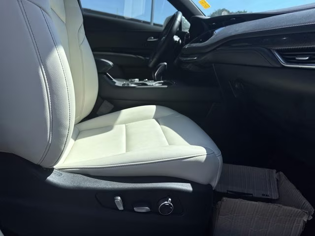 2019 Crystal White Tricoat Cadillac XT4 FWD Sport FWD SUV