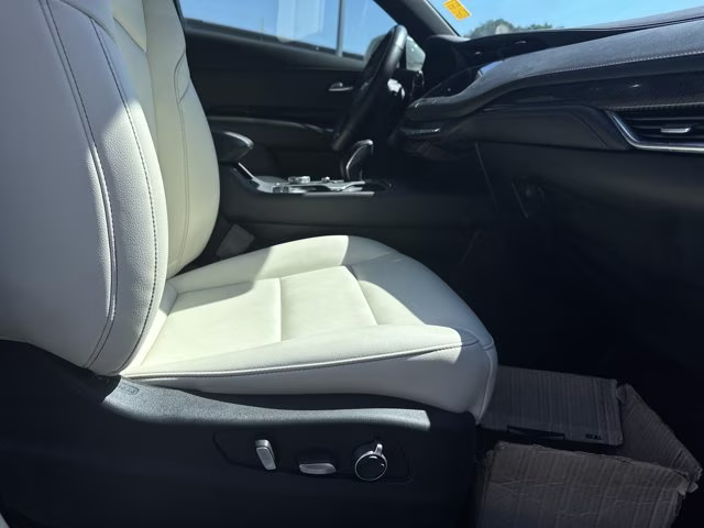 2019 Crystal White Tricoat Cadillac XT4 FWD Sport FWD SUV