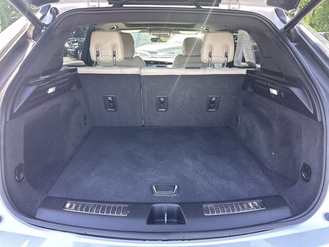 2019 Crystal White Tricoat Cadillac XT4 FWD Sport FWD SUV