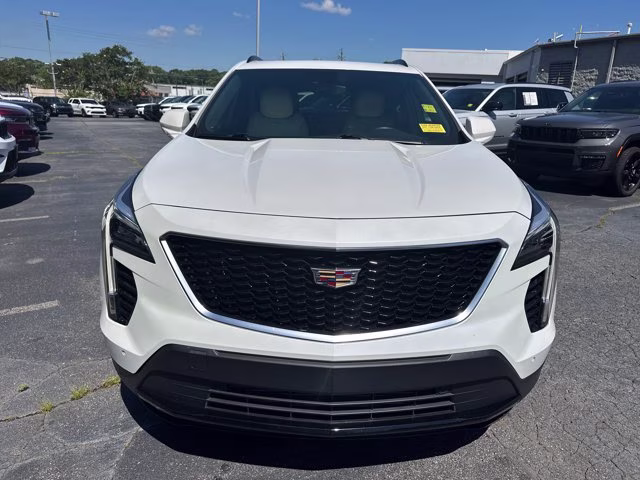 2019 Crystal White Tricoat Cadillac XT4 FWD Sport FWD SUV