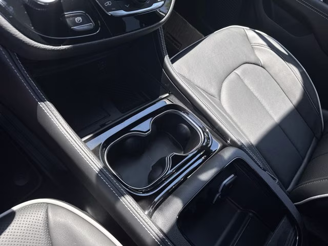 2027 Bright White Clearcoat Chrysler Pacifica Limited FWD Van