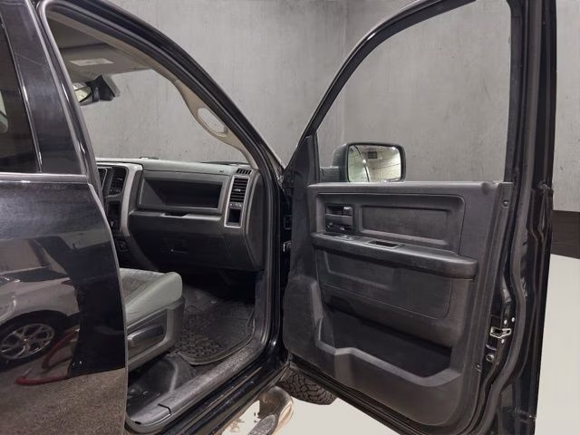 2019 Diamond Black Crystal Pearlcoat Ram 1500 Classic Tradesman 4X4 Truck