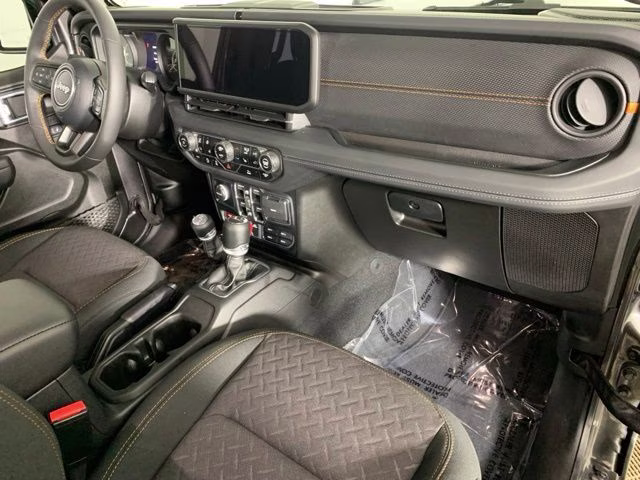 2024 Granite Crystal Metallic Clearcoat Jeep Gladiator Mojave 4X4 Truck
