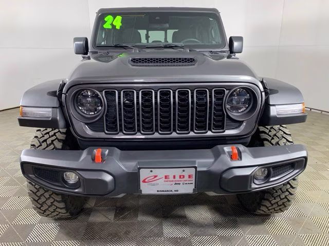 2024 Granite Crystal Metallic Clearcoat Jeep Gladiator Mojave 4X4 Truck