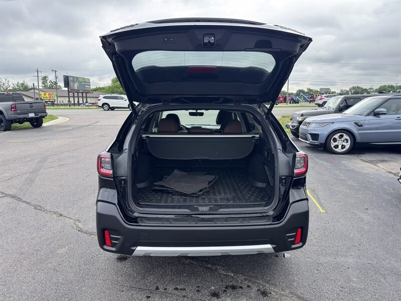 2022 Crystal Black Silica Subaru Outback Touring AWD Crossover