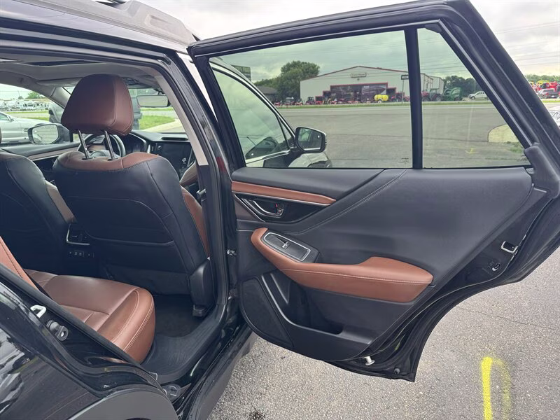 2022 Crystal Black Silica Subaru Outback Touring AWD Crossover
