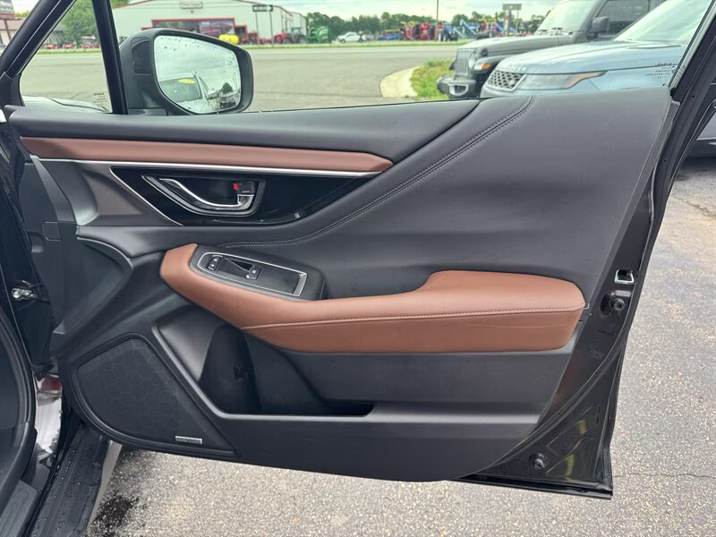 2022 Crystal Black Silica Subaru Outback Touring AWD Crossover