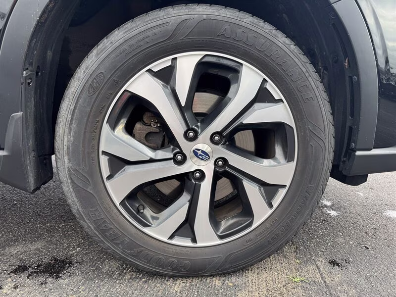 2022 Crystal Black Silica Subaru Outback Touring AWD Crossover