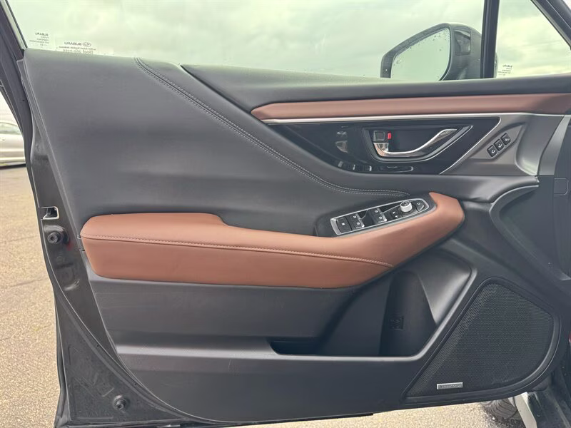 2022 Crystal Black Silica Subaru Outback Touring AWD Crossover