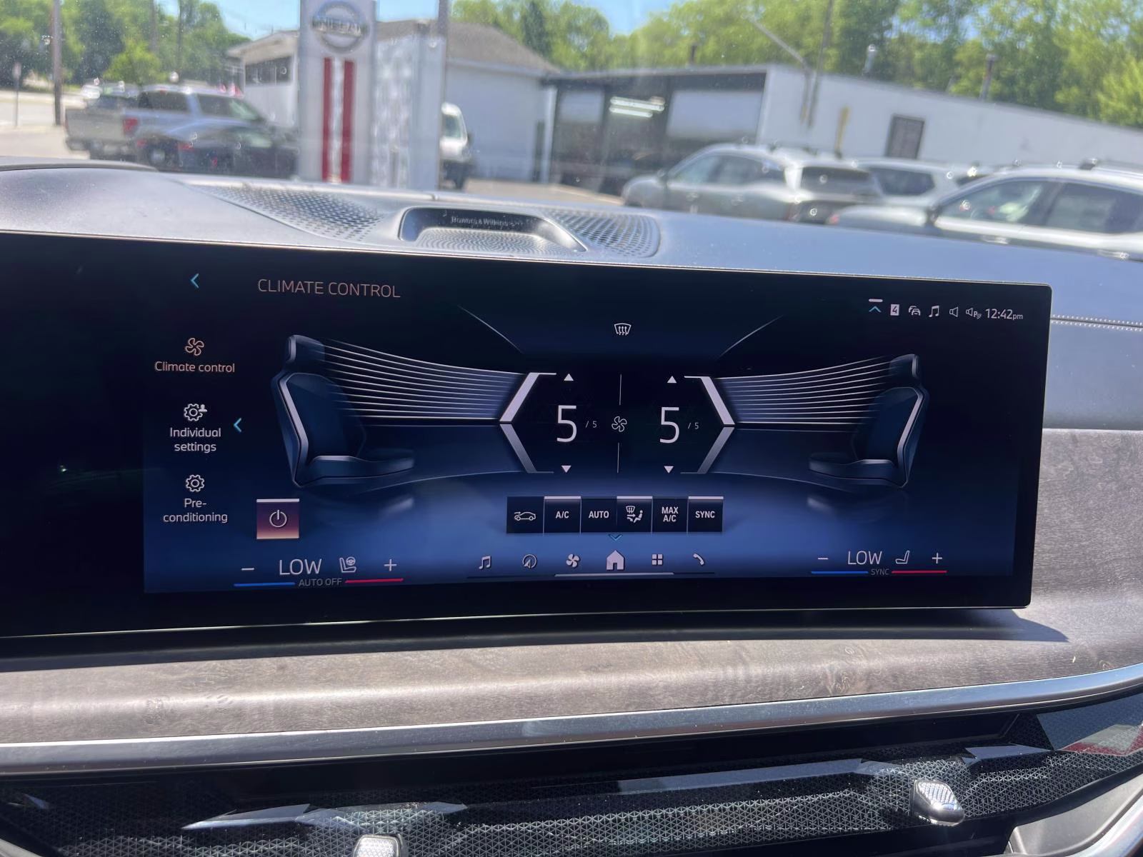 2024 Brooklyn Gray Metallic BMW X7 xDrive40i Sports Activity Vehicle AWD SUV