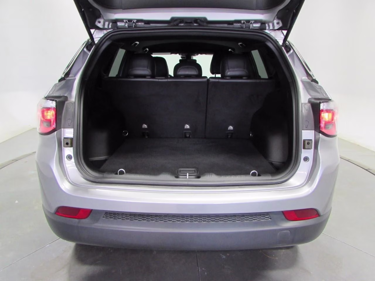 2023 Billet Silver Metallic Clearcoat Jeep Compass 4WD Altitude 4X4 SUV