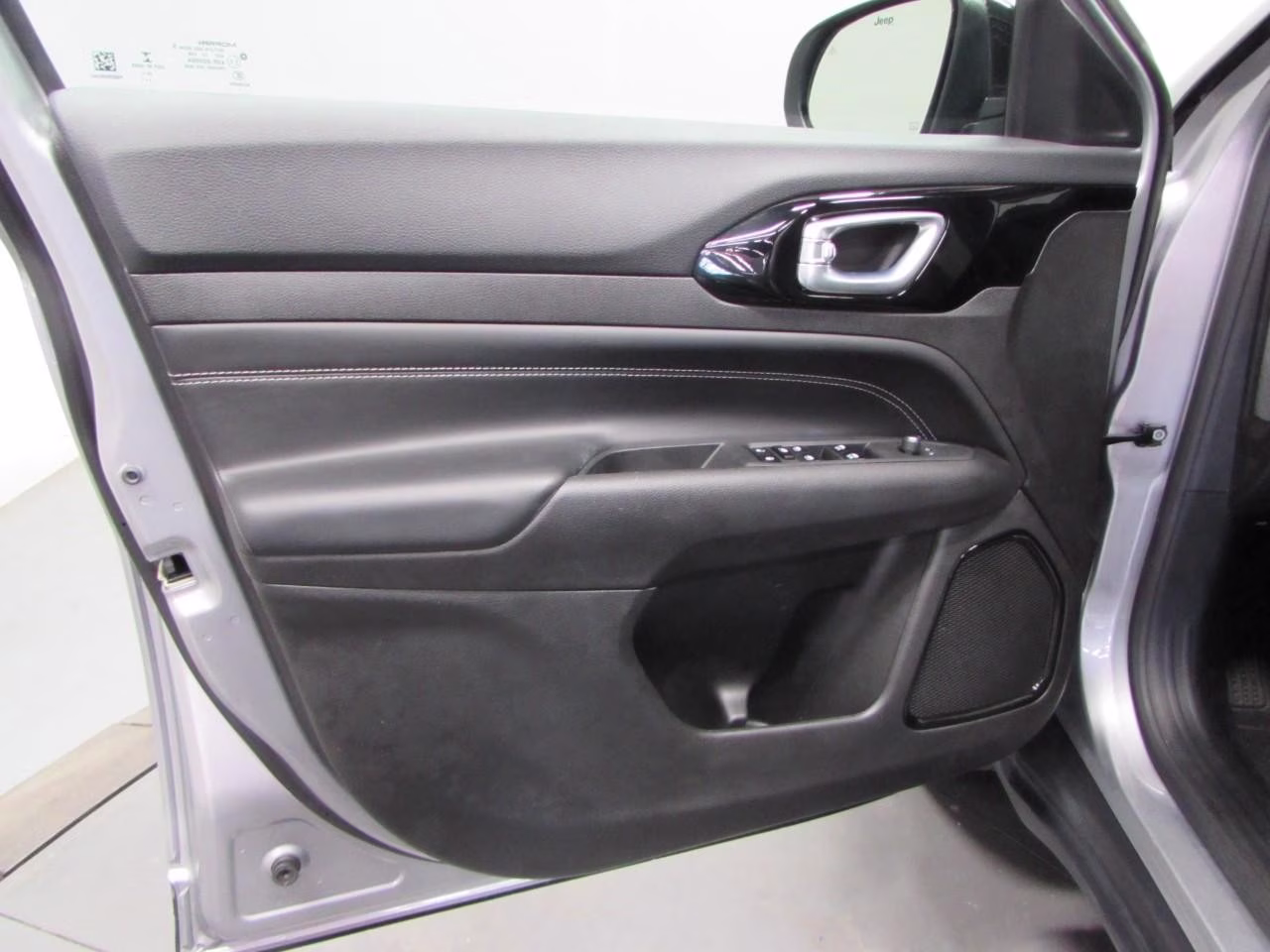 2023 Billet Silver Metallic Clearcoat Jeep Compass 4WD Altitude 4X4 SUV