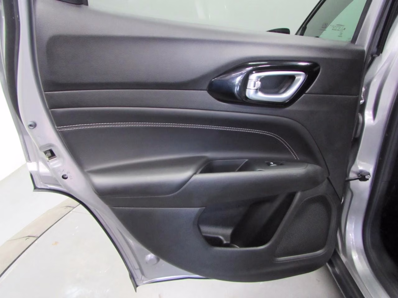 2023 Billet Silver Metallic Clearcoat Jeep Compass 4WD Altitude 4X4 SUV