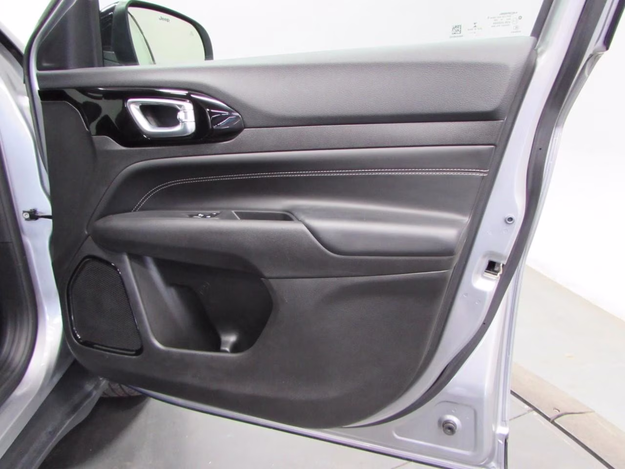 2023 Billet Silver Metallic Clearcoat Jeep Compass 4WD Altitude 4X4 SUV