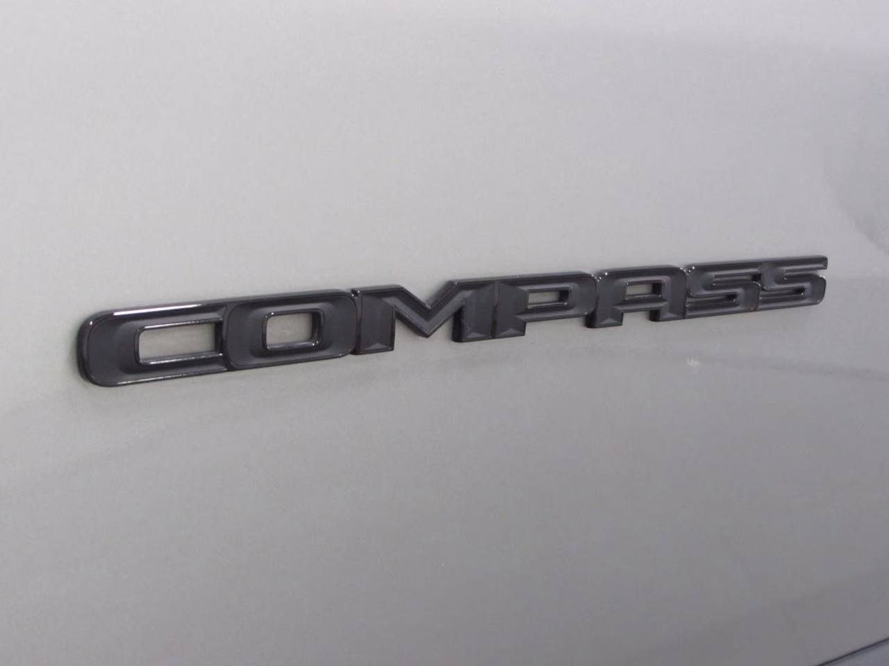 2023 Billet Silver Metallic Clearcoat Jeep Compass 4WD Altitude 4X4 SUV
