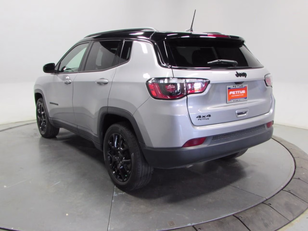 2023 Billet Silver Metallic Clearcoat Jeep Compass 4WD Altitude 4X4 SUV