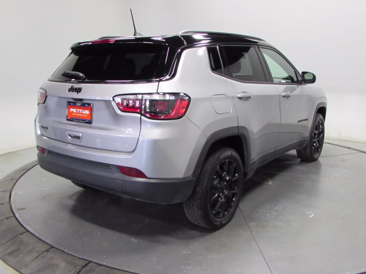 2023 Billet Silver Metallic Clearcoat Jeep Compass 4WD Altitude 4X4 SUV