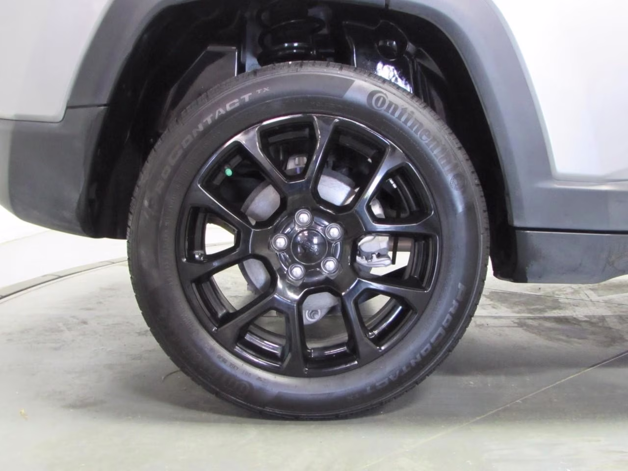 2023 Billet Silver Metallic Clearcoat Jeep Compass 4WD Altitude 4X4 SUV