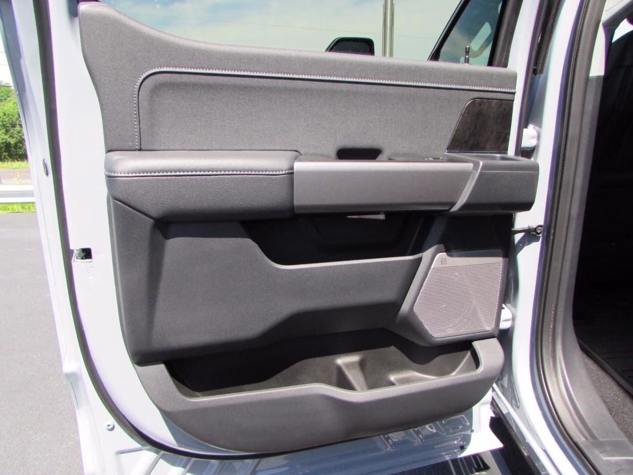 2026 Avalanche Ford Super Duty F-350 SRW Lariat 4X4 Truck