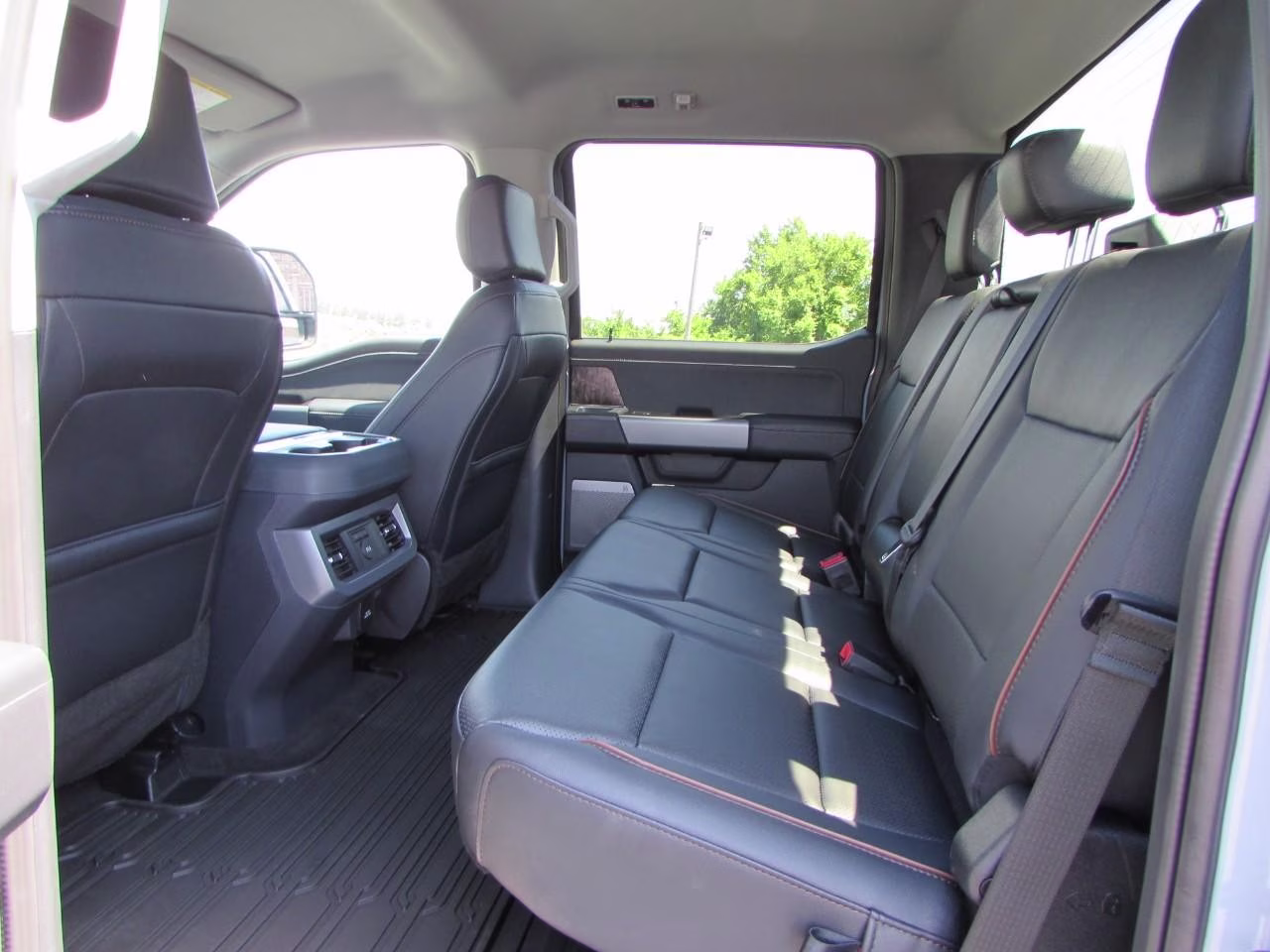 2026 Avalanche Ford Super Duty F-350 SRW Lariat 4X4 Truck