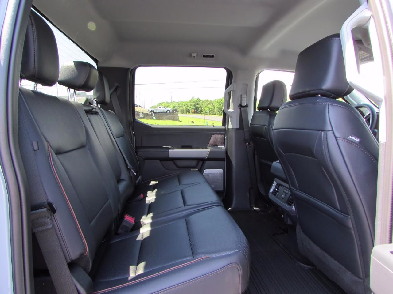 2026 Avalanche Ford Super Duty F-350 SRW Lariat 4X4 Truck