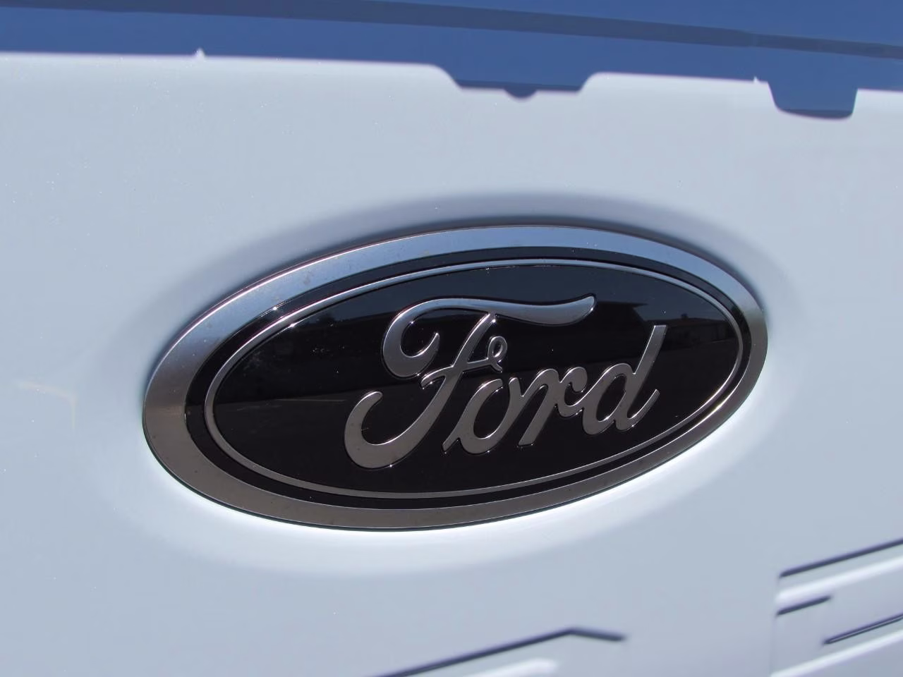 2026 Avalanche Ford Super Duty F-350 SRW Lariat 4X4 Truck