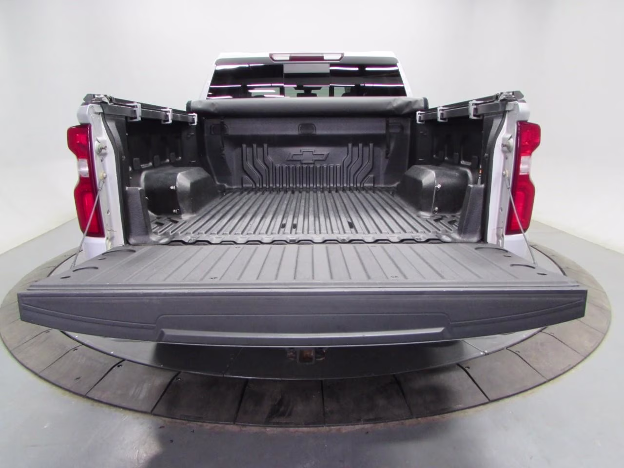 2019 Silver Ice Metallic Chevrolet Silverado 1500 4WD RST Crew Cab 4X4 Truck
