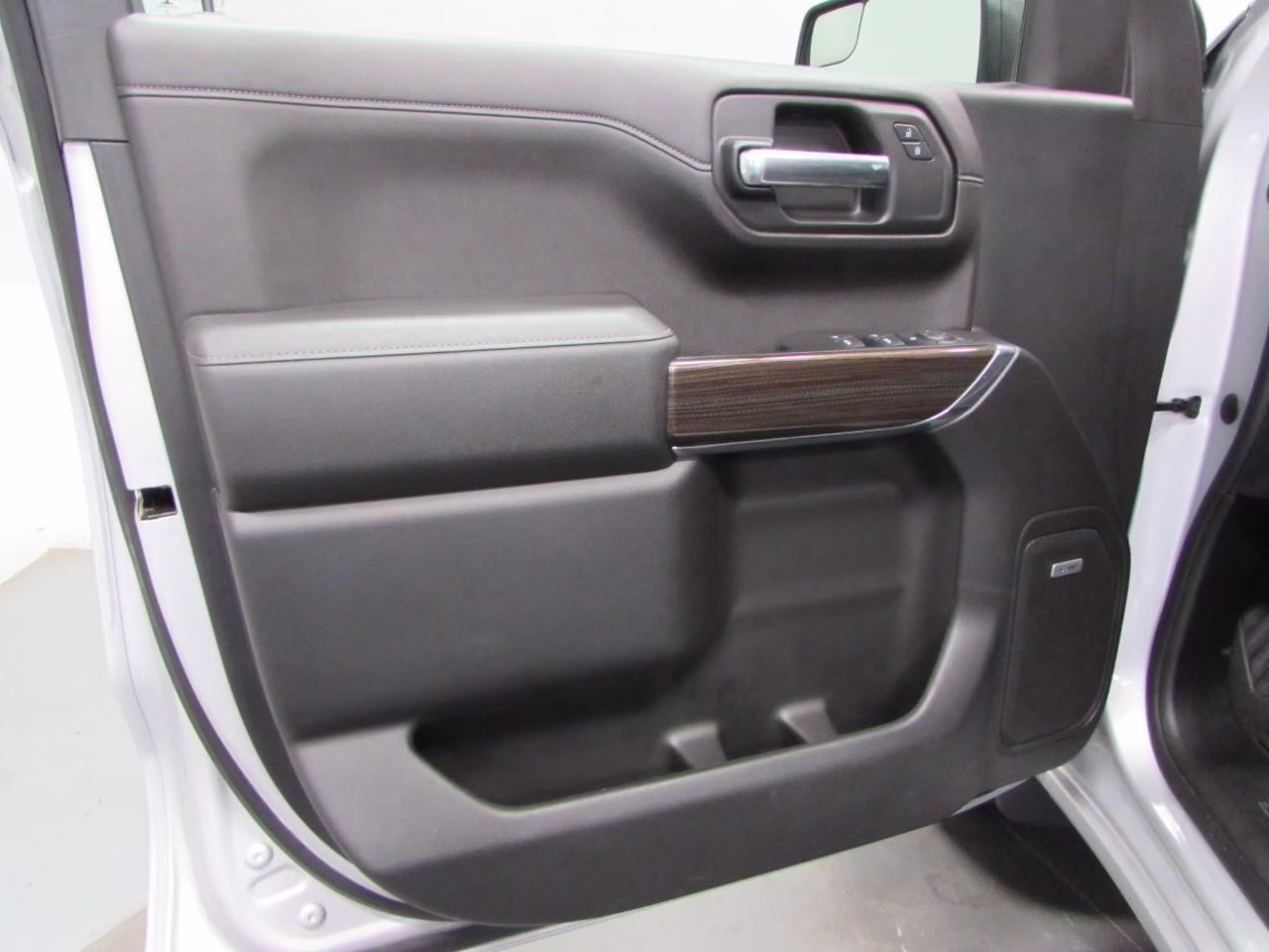 2019 Silver Ice Metallic Chevrolet Silverado 1500 4WD RST Crew Cab 4X4 Truck